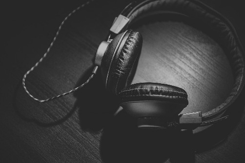 DJ
